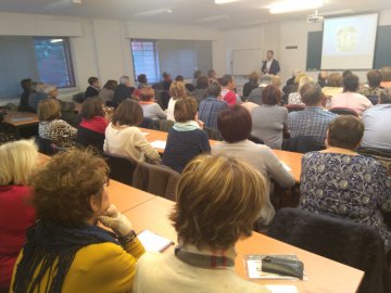 Sesión del curso sobre Arte Sacro Contemporáneo en la UNED de Fraga impartido por José María Alagón