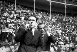 Mitn en plaza de toros.