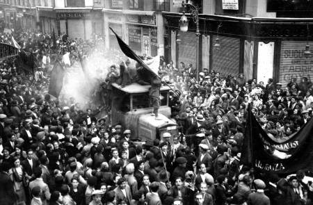 Martes 14 de abril de 1931. Paseo de la Independencia (Zaragoza).